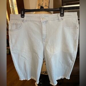 Style & Co. Light Wash Cropped Bermuda  Jean shorts NWT
